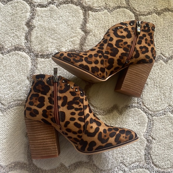 Leopard booties size 6 - Picture 2 of 2